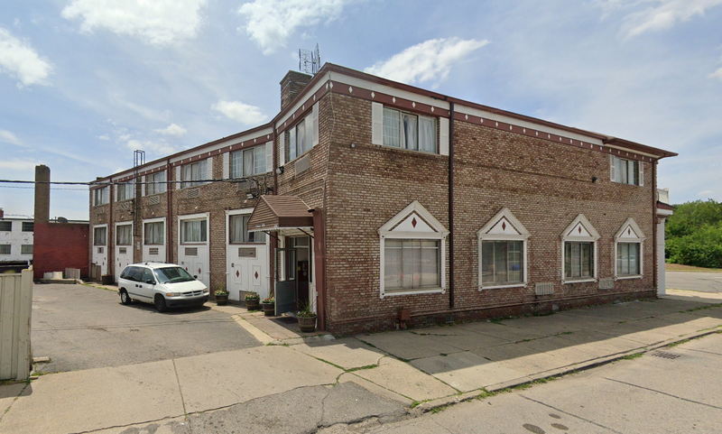 La Renaissance Motel (Colonial Inn Motel) - 2023 Street View (newer photo)